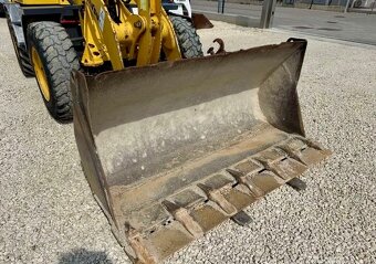 KLOUBOVÝ NAKLADAČ KOMATSU WA 75 - 6
