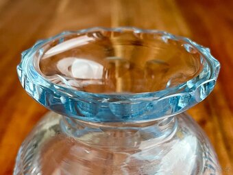 Světlemodrá broušená vázička - 6