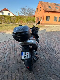 Aprilia SR 300max - 6