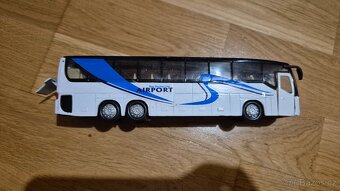Kovový autobus 18,5 cm - 6