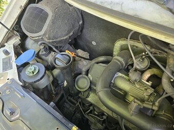 Volkswagen Transporter T4 2,5 TDI 2001 65 kw, spaní a 6 míst - 6
