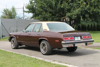 1977 Chevrolet Nova 305 V8, po renovaci - 6
