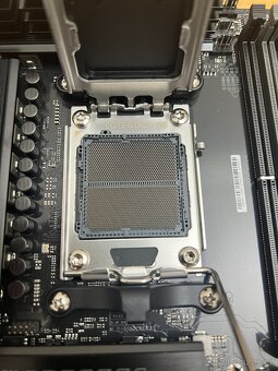 ASUS TUF GAMING B650-E WIFI Socket AM5,Funkční,Záruka - 6