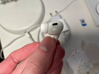 Apple AirPods Pro 2 s MagSafe pouzdrem - 6