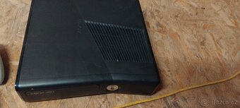 Xbox 360 slim 2 ovladače - 6