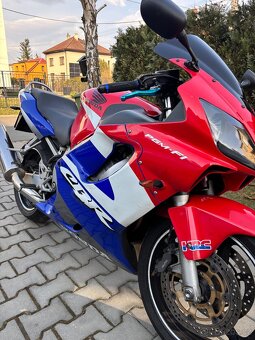 HONDA CBR 600F - 6