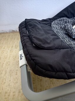 Dětské houpací lehátko s melodií - 6