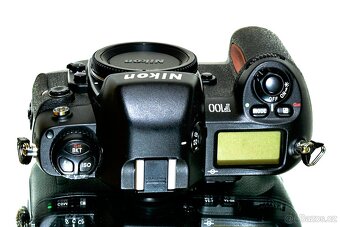 Nikon F100 TOP STAV - 6