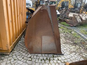 Lžíce na nakladač Volvo L110 / L120 s upínákem - 6