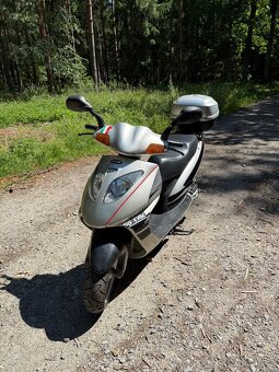 Skútr Daelim 125 ( 9kw) - 6