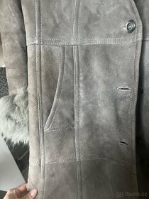 Šedý kožešinový kabát - 6