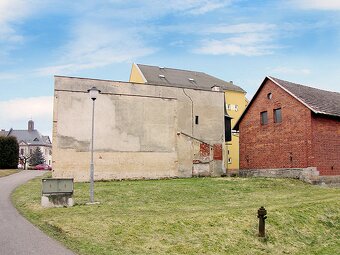 Rohový stavební pozemek 131 m² u nám. v centru obce Osečná - 6