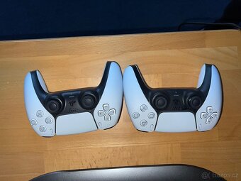 Playstation 5 s dvěma ovladači dualsense - 6