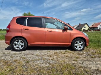 Honda Jazz 1.3 57kW + plus zimní pneu - 6