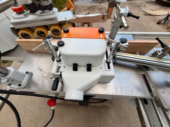 spodní frézka s čepovacím vozíkem SCM T130N - 6
