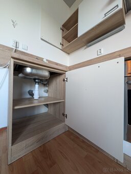 Rohová kuchyňská linka se spotřebiči - 6