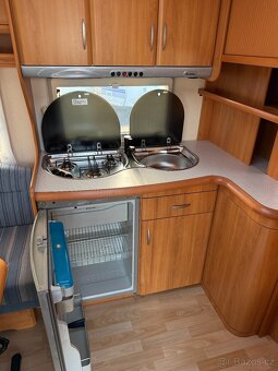 Hobby DeLuxe 460 UFe/1.300KG/SPRCHA/WC/4MÍSTA/2005 - 6