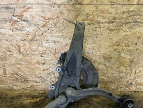 PŘEDNÍ LEVÁ TĚHLICE BMW F11/F10 3.0D 220KW - 6