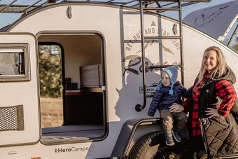 Camper se střešním stanem, svoboda na kolech - 6