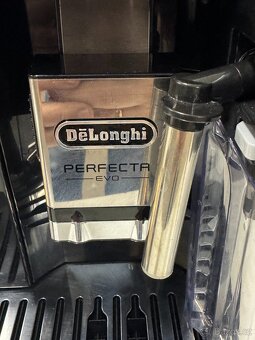 Kávovar DeLonghi Perfecta EVO ESAM420.40.B - 6