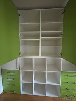 Skříň na oblečení - složena na vozíku, doprava zajištěna - 6