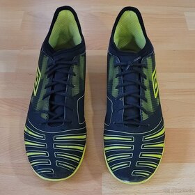 pánské kopačky zn.Adidas vel.42 a sálovky zn.Umbro vel.42,5 - 6