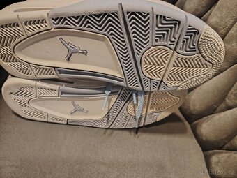 Jordan 4 - 6