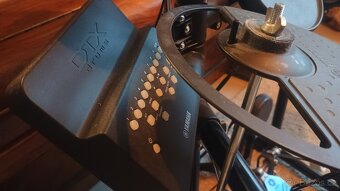 Elektrické bicí Yamaha DTX450K + kombo Laney AH40 + přísluše - 6