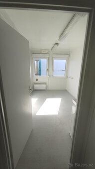 Kancelářský kontejner s WC a kuchyňkou / 6m délky - 6