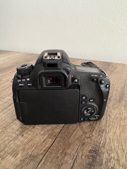 Canon EOS 77D + Canon EF-S 18-135mm f/3.5-5.6 IS USM - 6