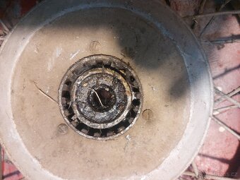 Kola na Jawa kyvacka velká. Cena za vše. - 6