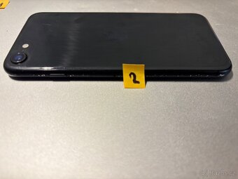 Apple iPhone SE (2020) 64GB Černý - 6