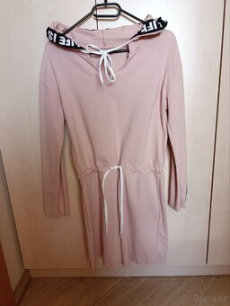 Světle růžové bavlněné šaty s kapucí /dlouhá mikina - 6