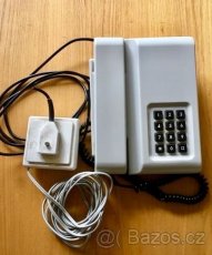 Světlý funkční retro telefon - 6