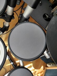 Roland V-Drums Lite HD-3 + Roland PM-03 - 6