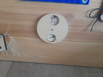 Montessori učící dětská deska ve tvaru domu s různými prvky - 6