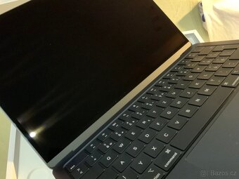 Macbook AIR M3 16GB RAM 256GB temně černý - 6