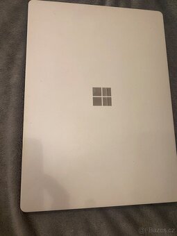ModelSurface Laptop - 6