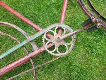 Prodám staré pánské jízdní kolo /nepůvodní barva/. Skladován - 6