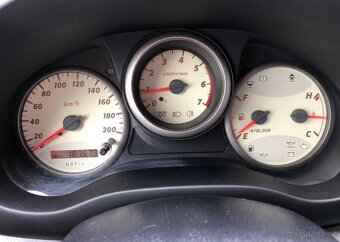 Toyota Rav4 2.0 D-4D Tažné nafta manuál 85 kw - 6