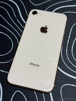 iPhone 8, 64 GB, růžová, prasklé zadní sklo - 6