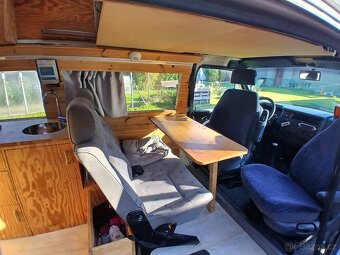 VW T4 obytná dodávka 2.5 TDI (1997) – vestavba, solár - 6