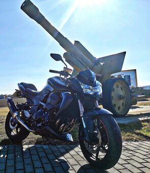 Kawasaki Z 750 R - 6