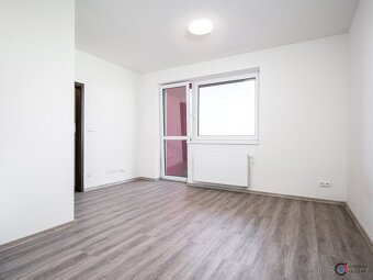 Pronájem bytu 2+kk s balkónem a parkovacím stáním, Dašice - 6