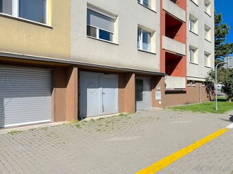 Pronájem prostorné garáže, 37 m2 - ul. Gagarinova, Znojmo - 6