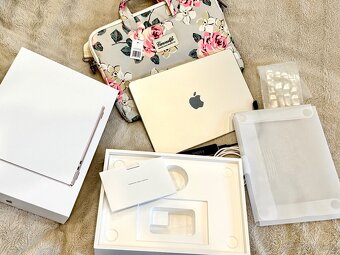 MacBook Air 13” M3 CZ 2024 Hvězdně Bílý - 6