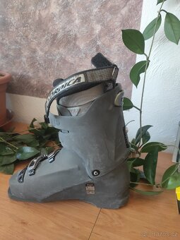 Prodám lyžařský set(lyže,hůlky,lyžáky a nový obal na lyže) - 6