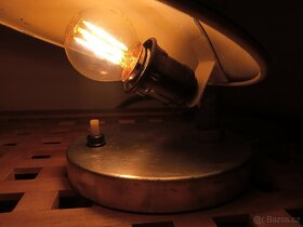Kovová retro lampička s dobovou žárovkou - 6