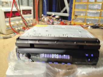 1din autorádio s výsuvným držákem telefonu - 6