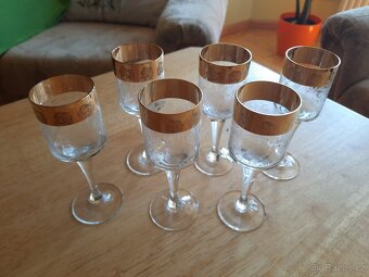 SILNĚ ZLACENÉ SKLENKY NA VÍNO - 5 SAD - 6